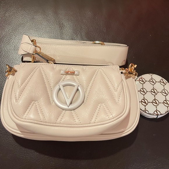 VALENTINO BY MARIO VALENTINO
Demi 3-In-1 Quilted Leather Crossbody Bag - Picture 11 of 11